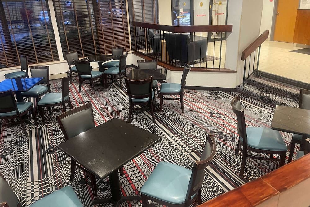 Days Inn by Wyndham Englewood Dayton Airport interior in Englewood, OH — gallery photo 2