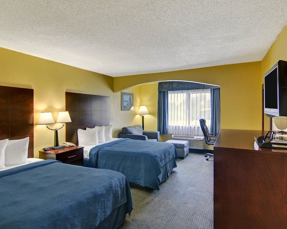 Quality Inn & Suites Grand Prairie South gallery photo in Grand Prairie, TX — image 11