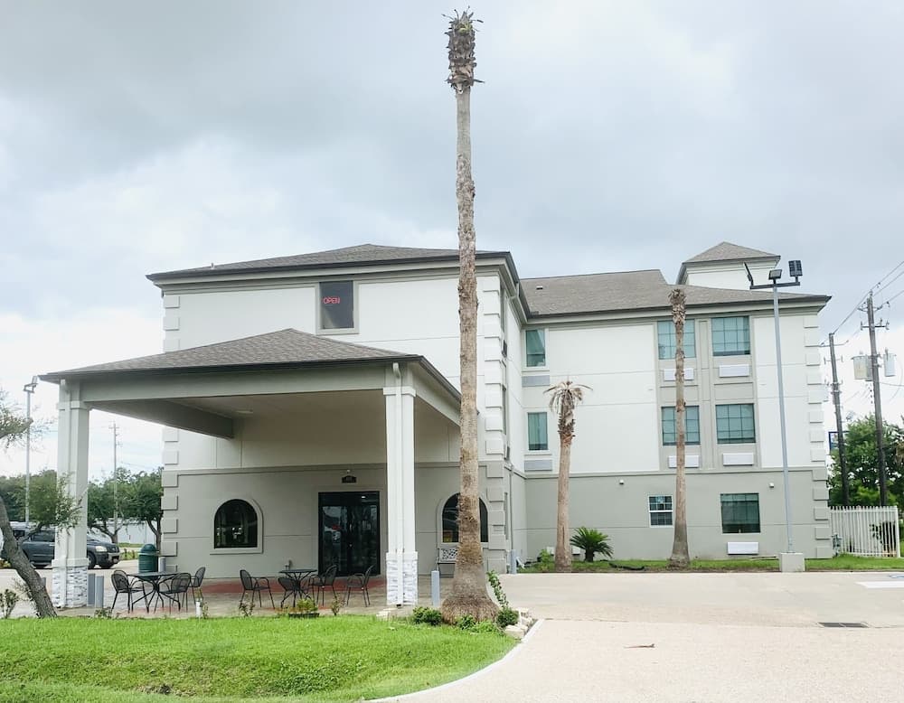 Americas Best Value Inn La Porte featured exterior or lobby in La Porte, TX — similar hotel