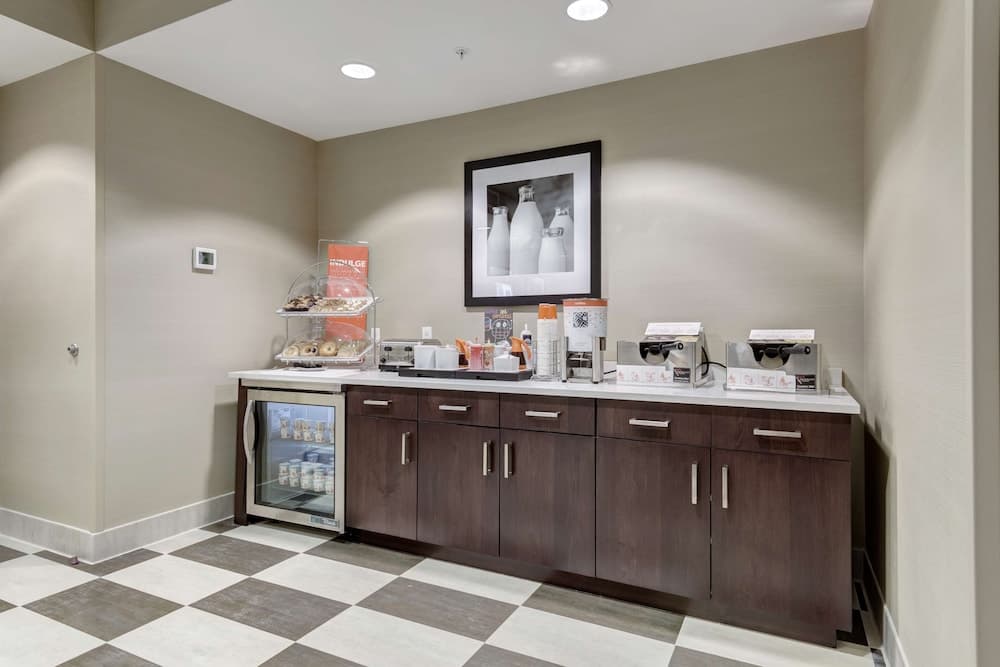 Hampton Inn St. Louis Wentzville interior in Wentzville, MO — gallery photo 2