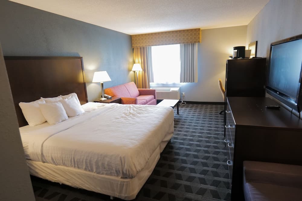 Baymont by Wyndham Flint Airport North gallery photo in Flint, MI — image 51