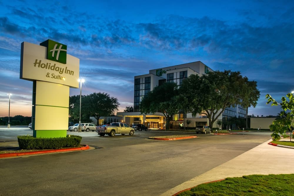 Holiday Inn Hotel & Suites Beaumont Plaza (I-10 & Walden) by IHG gallery photo in Beaumont, TX — image 11