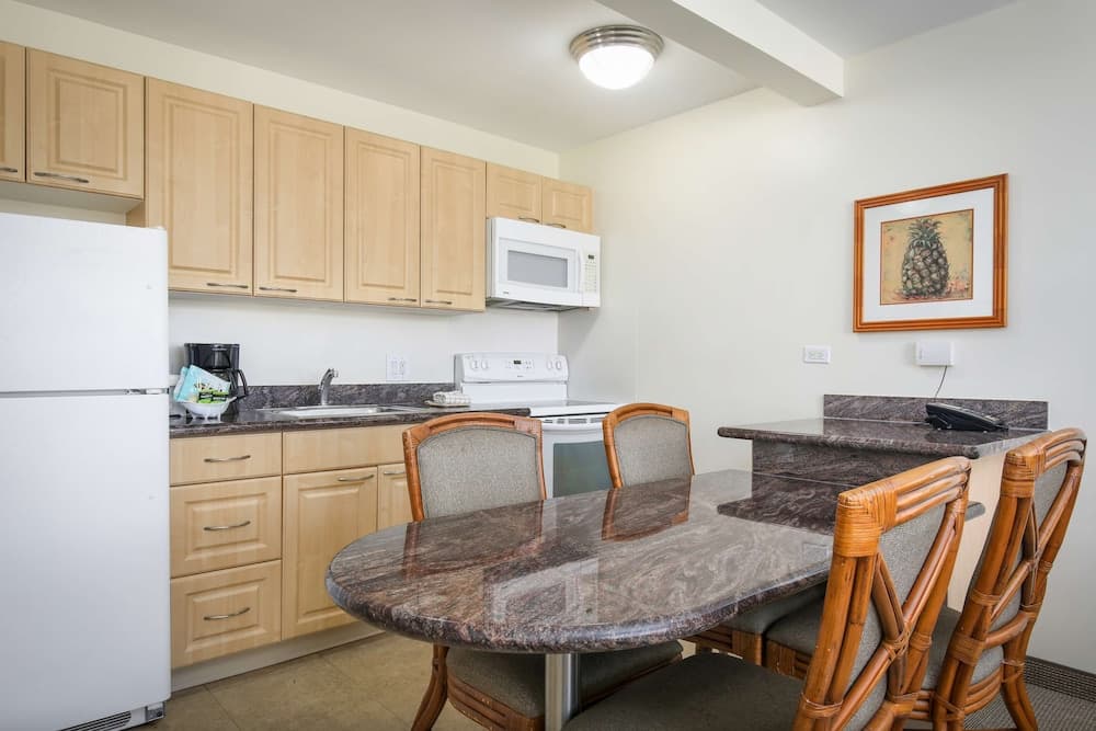 Aston Waikiki Sunset interior in Honolulu, HI — gallery photo 2