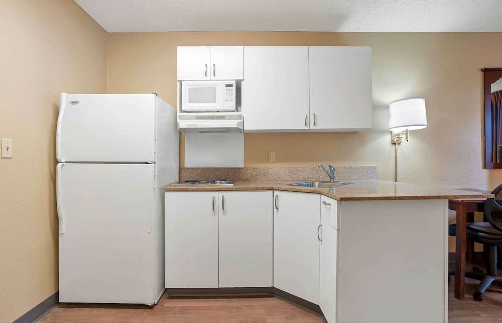 Extended Stay America Suites Los Angeles Torrance Harborgate gallery photo in Torrance, CA — image 25