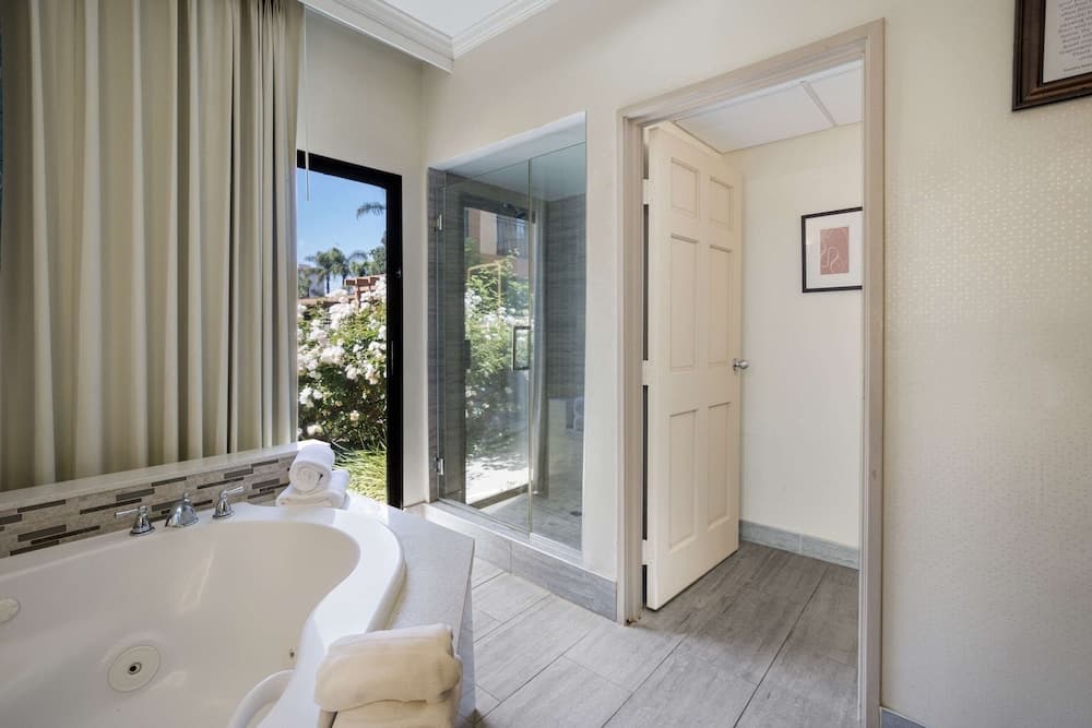 MainStay Suites John Wayne Airport by Choice Hotels gallery photo in Santa Ana, CA — image 50