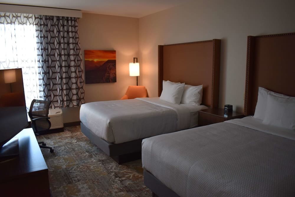 La Quinta Inn & Suites by Wyndham Flagstaff East I-40 property views in Flagstaff, AZ — gallery photo 3
