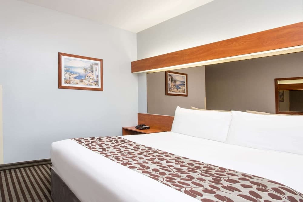 Microtel Inn & Suites by Wyndham Garland/Dallas gallery photo in Garland, TX — image 13