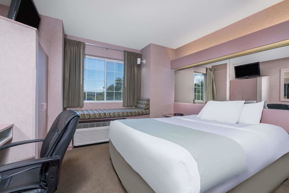 Microtel Inn by Wyndham Onalaska/La Crosse interior in Onalaska, WI — gallery photo 2