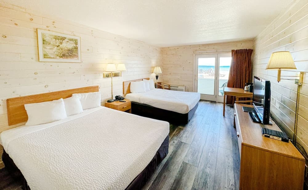 Blue Water Beachfront Hotel & Waterpark property views in Mackinaw City, MI — gallery photo 3