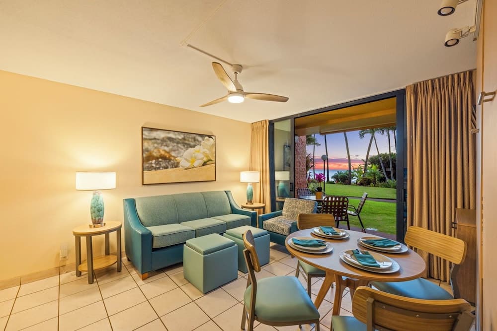 Kuleana Club - 307 interior in Lahaina, HI — gallery photo 2