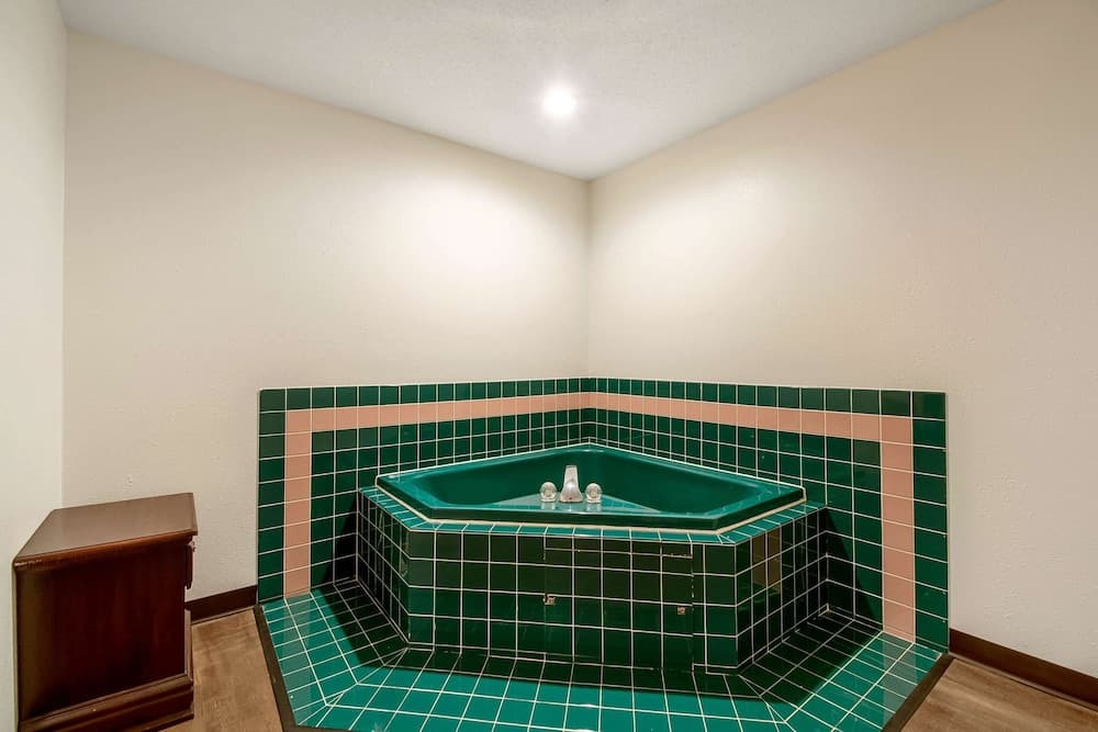 Econo Lodge Franklin property views in Franklin, IN — gallery photo 3
