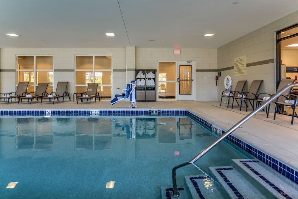 Hampton Inn Brighton interior in Brighton, MI — gallery photo 2