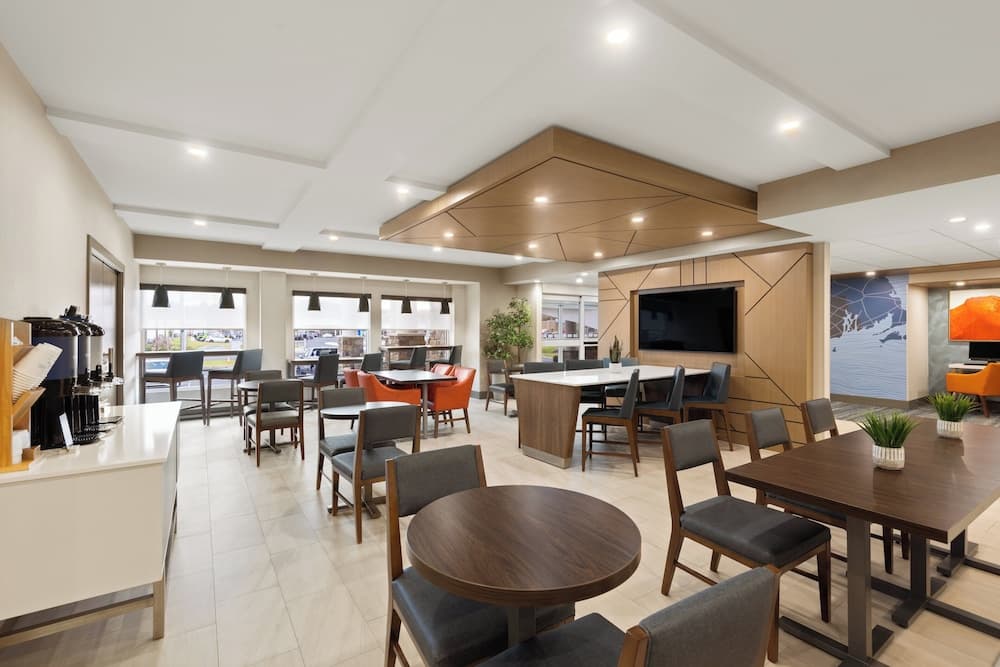 Holiday Inn Express Hotel & Suites Danbury - I-84 by IHG gallery photo in Danbury, CT — image 12