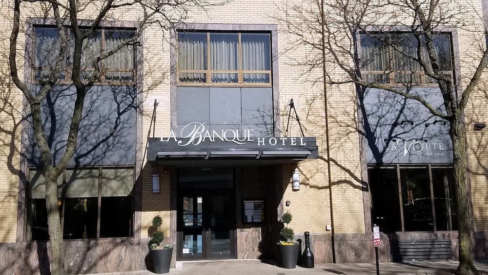 La Banque Hotel property views in Homewood, IL — gallery photo 3