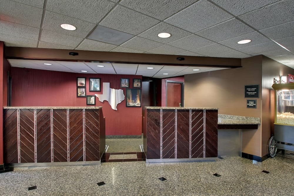 Heritage Inn & Suites The Woodlands, Trademark by Wyndham gallery photo in The Woodlands, TX — image 5