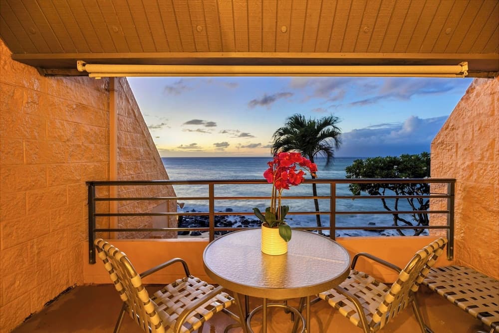 Kuleana Club - 412 interior in Lahaina, HI — gallery photo 2