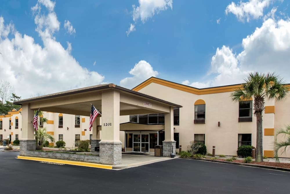 Quality Inn Surfside Myrtle Beach — hotel in Surfside Beach, South Carolina