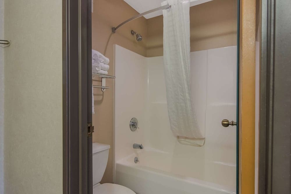 SureStay by Best Western Grove City gallery photo in Grove City, PA — image 45