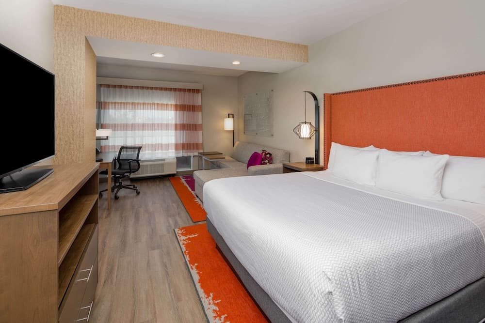 La Quinta Inn & Suites by Wyndham Perry property views in Perry, GA — gallery photo 3