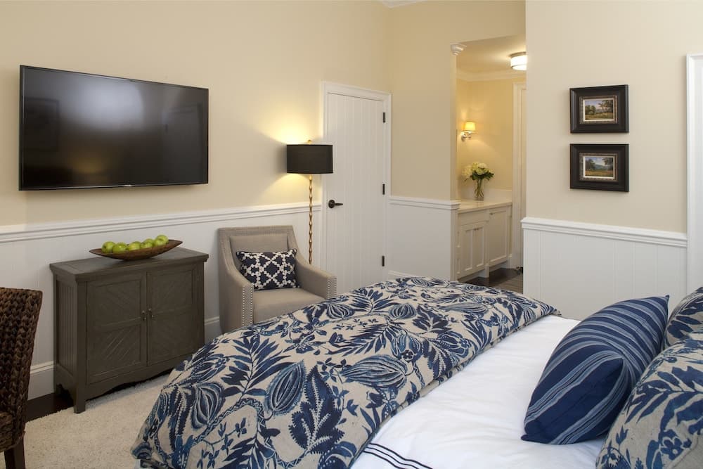The Inn at Pleasant Beach gallery photo in Bainbridge Island, WA — image 9