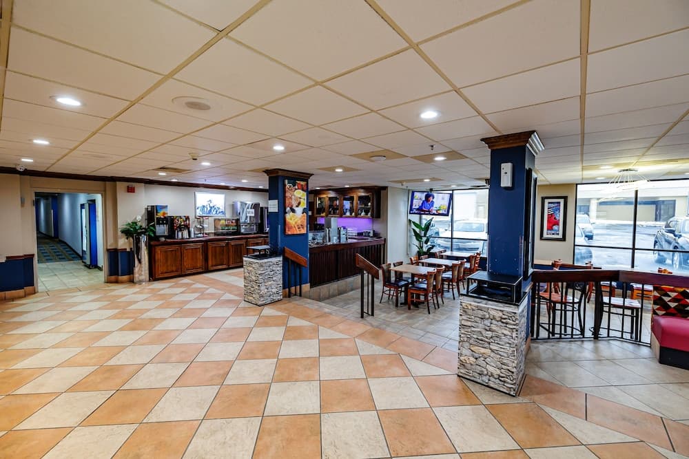 New Victorian Inn & Suites interior in Omaha, NE — gallery photo 2
