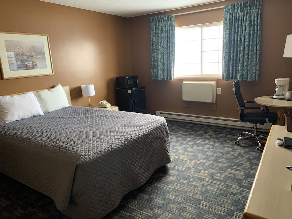 Lakeside Motor Inn property views in Gladstone, MI — gallery photo 3
