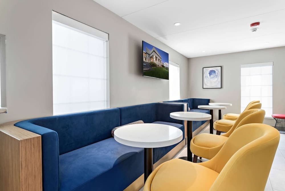 Baymont by Wyndham Beaumont gallery photo in Beaumont, TX — image 4
