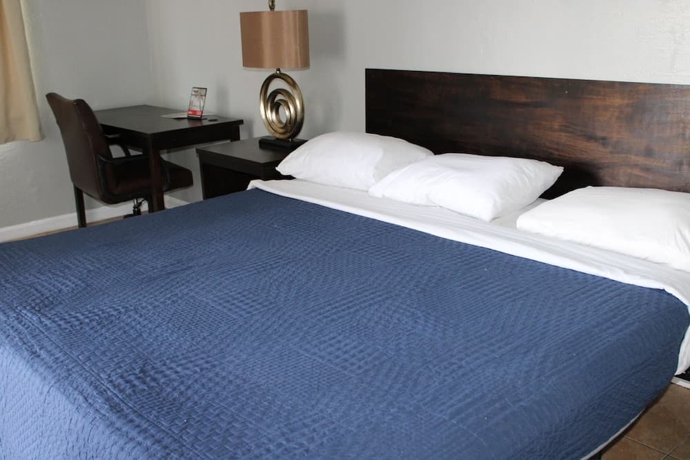 Executive Economy Lodge property views in Pompano Beach, FL — gallery photo 3