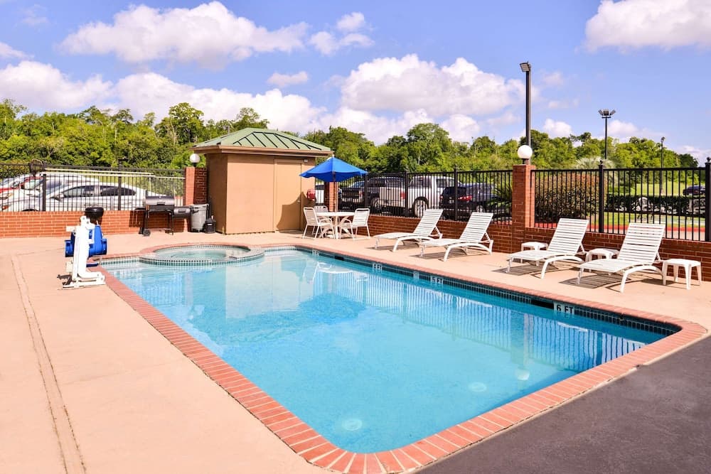 Quality Inn & Suites Beaumont gallery photo in Beaumont, TX — image 46