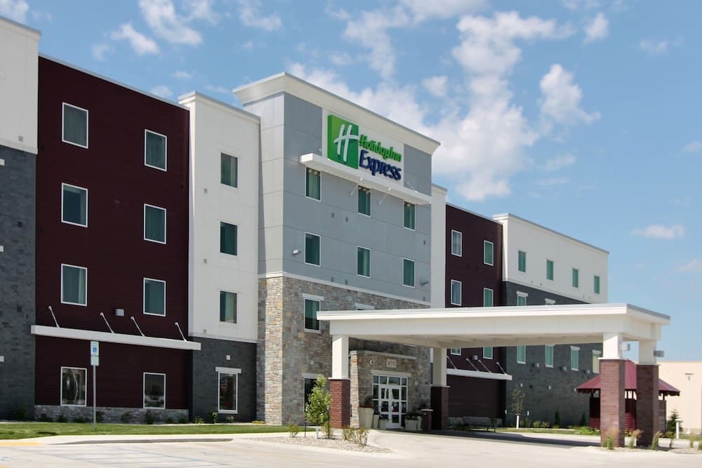 Holiday Inn Express Fargo SW - I-94 Medical Center by IHG featured exterior or lobby in Fargo, ND — similar hotel