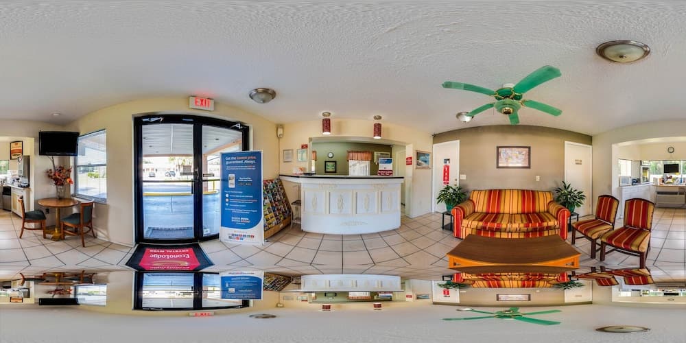 Econo Lodge Crystal River interior in Crystal River, FL — gallery photo 2