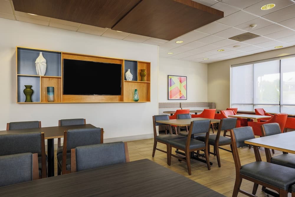 Holiday Inn Express Burlington by IHG gallery photo in Burlington, NC — image 48