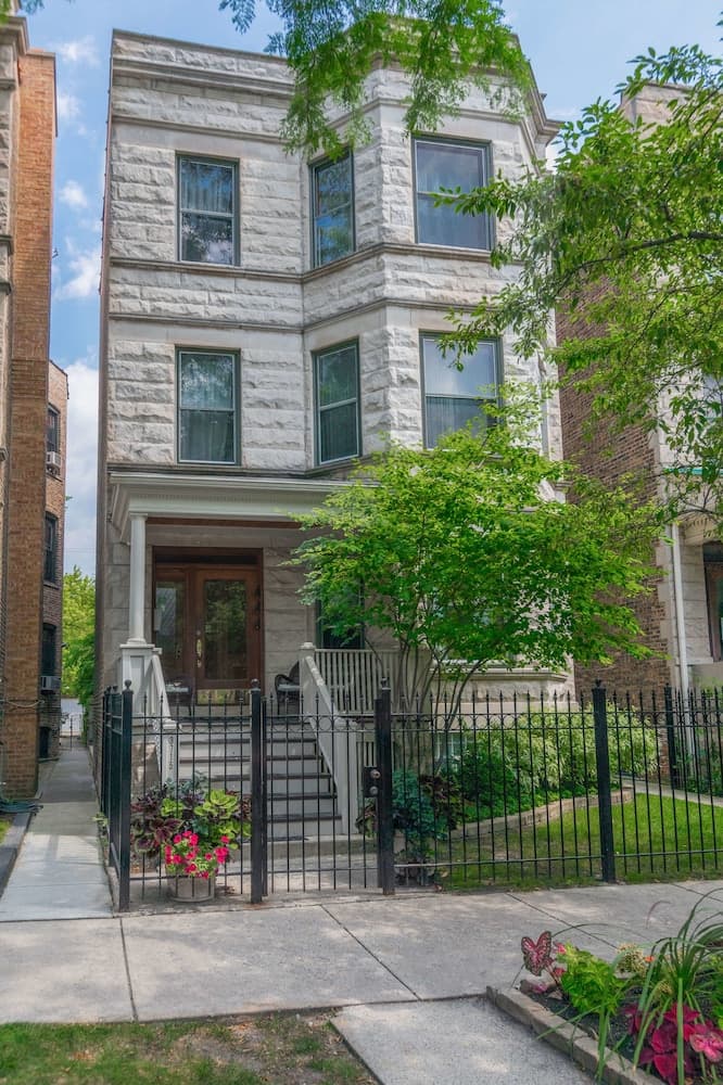 Chicago Guest House Wrigleyville featured exterior or lobby in Chicago, IL — similar hotel