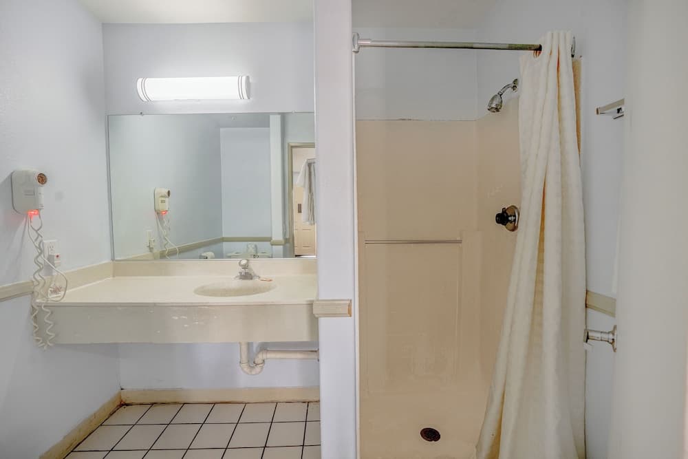 Day&Night Inn gallery photo in Hesperia, CA — image 25