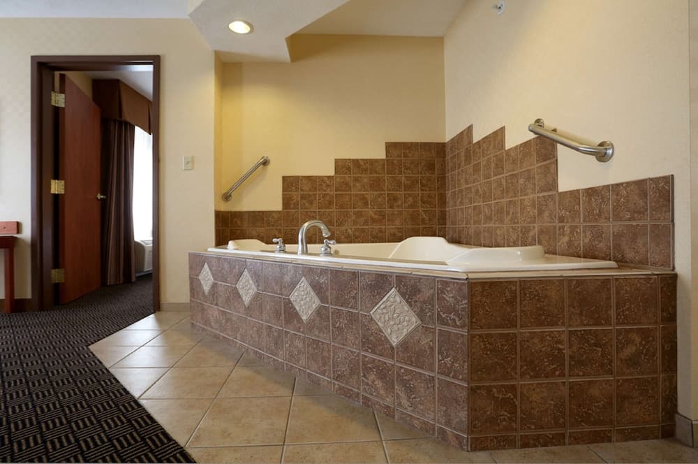 Hampton Inn Waterloo Cedar Valley gallery photo in Waterloo, IA — image 30