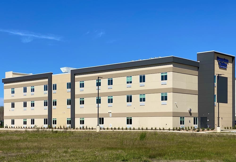 Days Inn & Suites by Wyndham Beaumont West / I-10 & Walden gallery photo in Beaumont, TX — image 37
