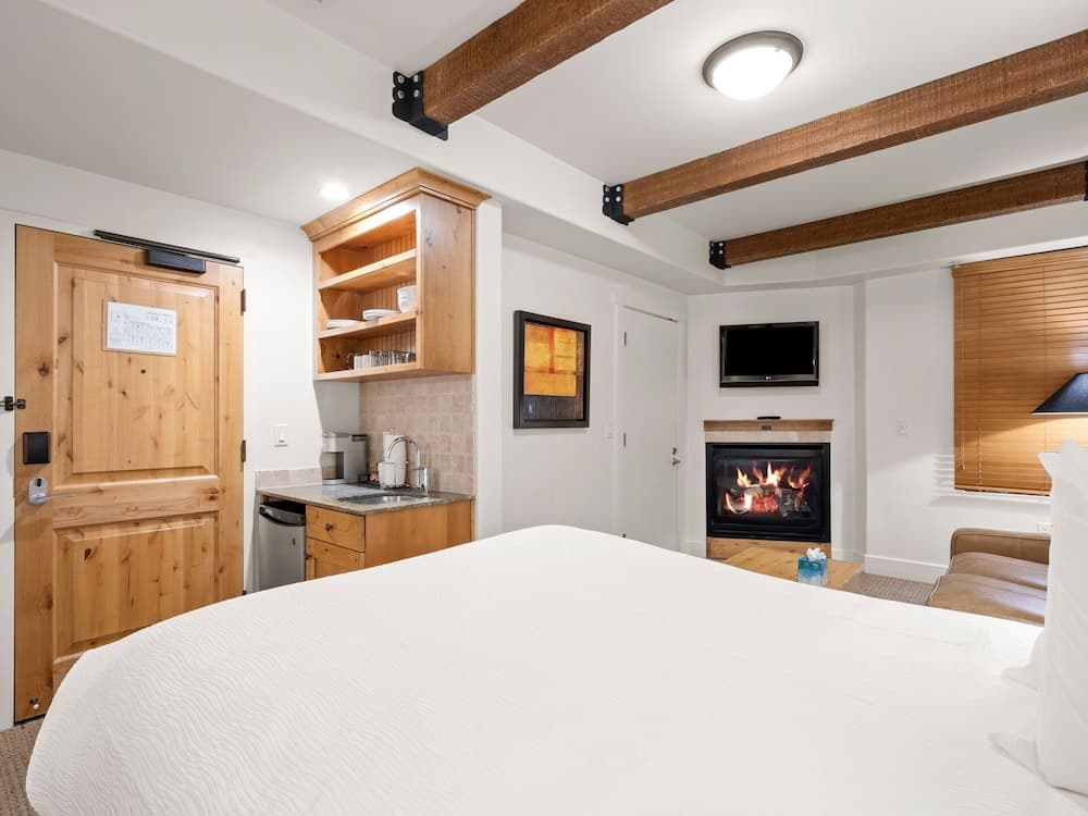 Newpark by All Seasons Resort Lodging interior in Park City, UT — gallery photo 2
