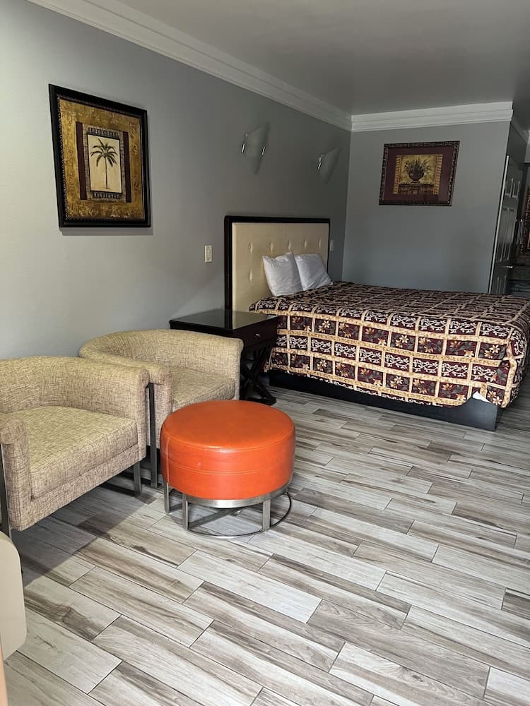 Amber Motel interior in Inglewood, CA — gallery photo 2