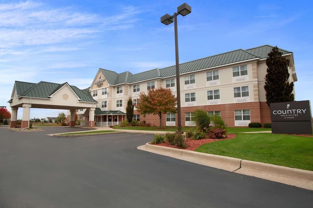 Country Inn & Suites by Radisson, Dundee, MI featured exterior or lobby in Dundee, MI — similar hotel