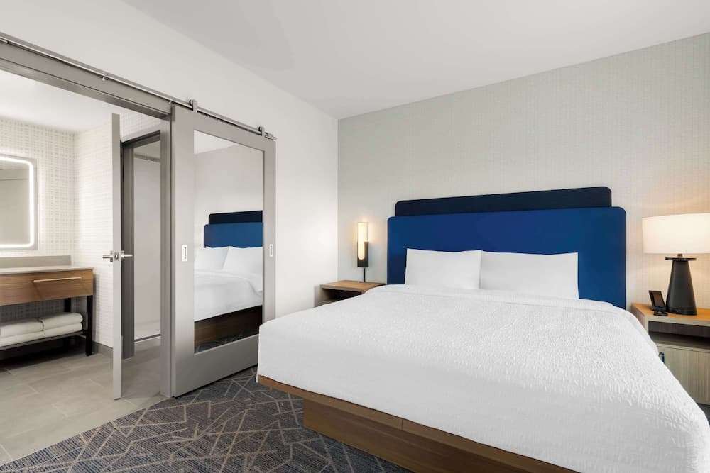 Hampton Inn & Suites Corona, Ca gallery photo in Corona, CA — image 9
