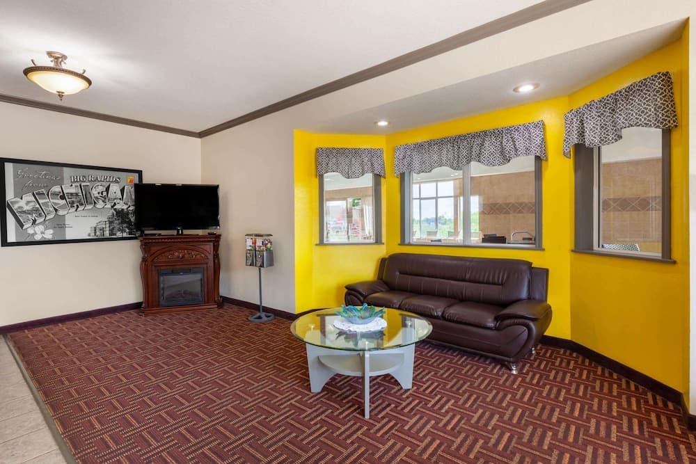 Super 8 by Wyndham Big Rapids interior in Big Rapids, MI — gallery photo 2