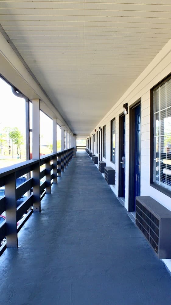 Motel 6 - Dayton, OH interior in Dayton, OH — gallery photo 2