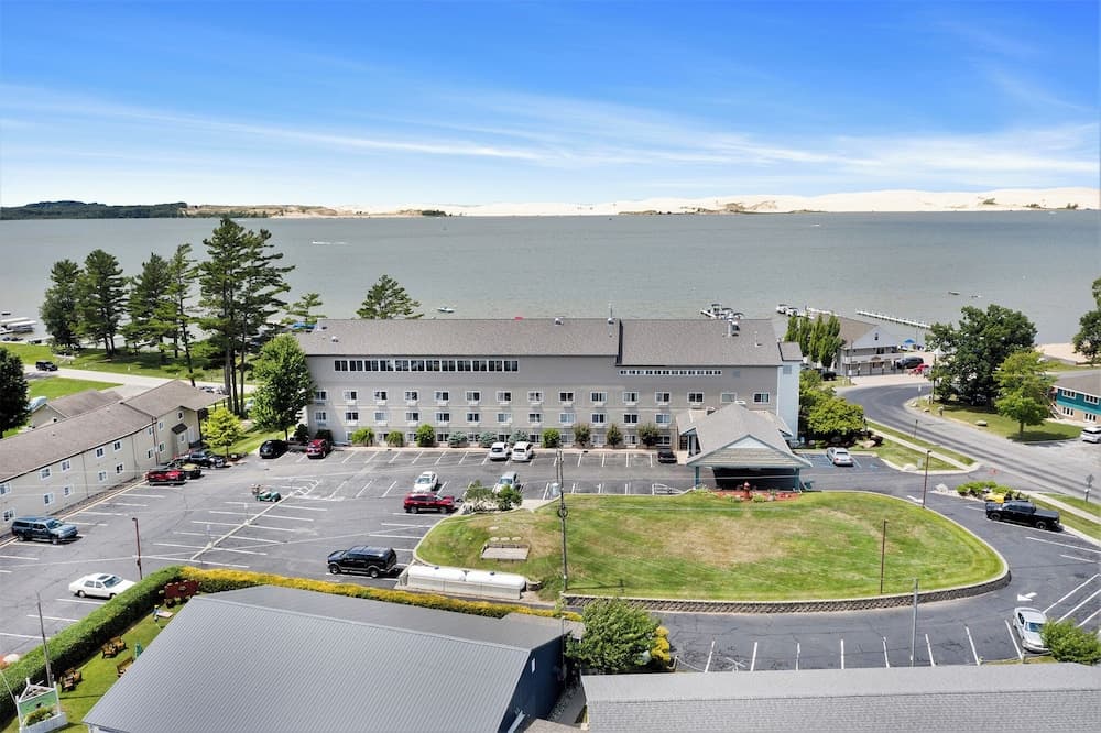 Dunes Waterfront Resort gallery photo in Mears, MI — image 63