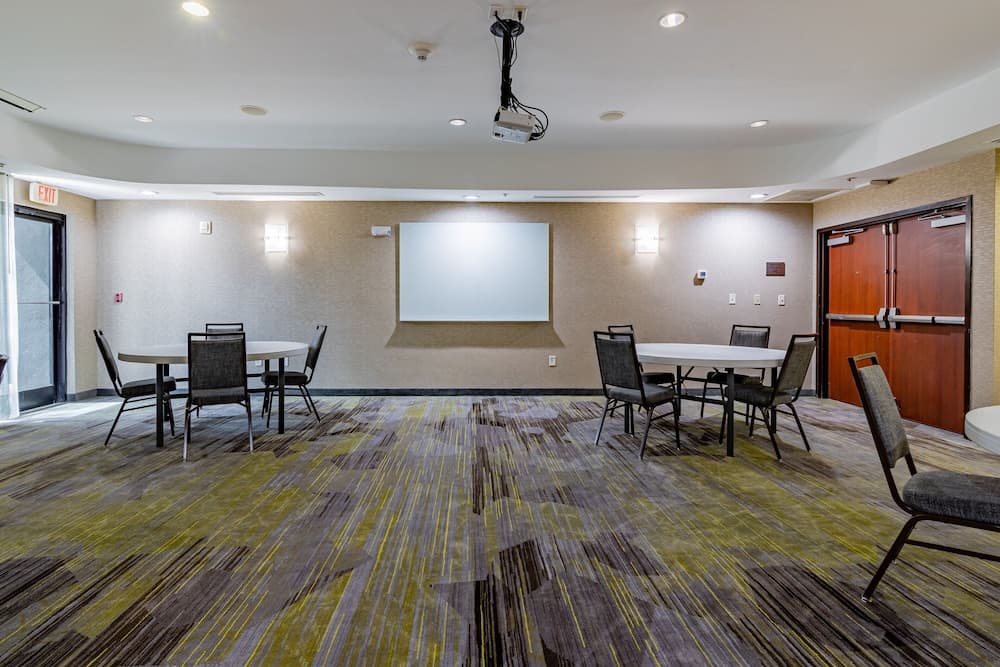 Courtyard by Marriott Brunswick interior in Brunswick, GA — gallery photo 2