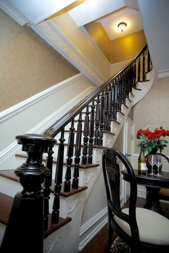 Guesthouse at Norwalk Inn featured exterior or lobby in Norwalk, CT — similar hotel