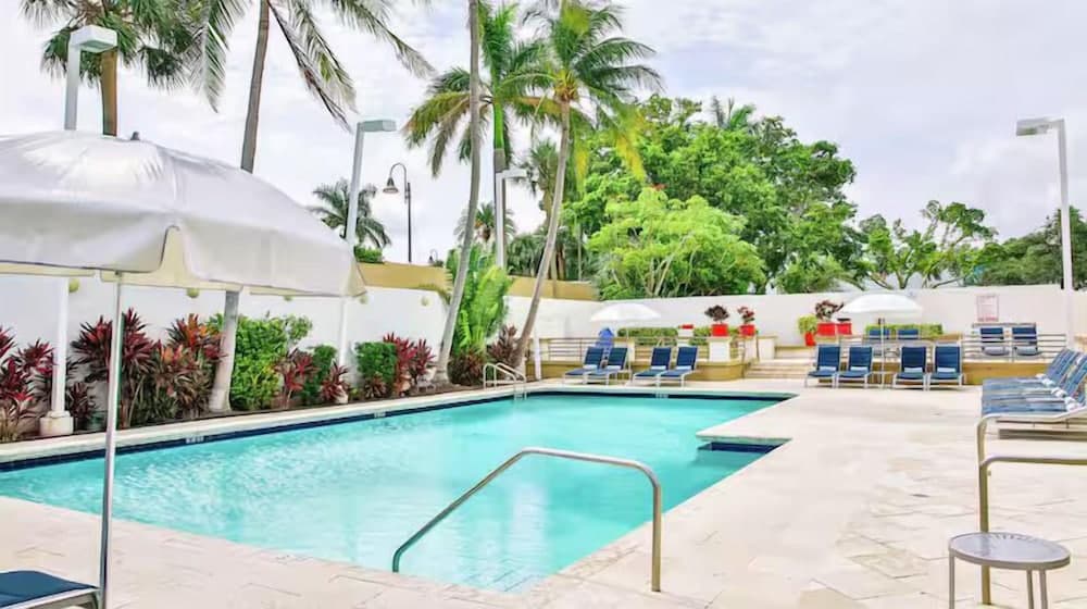 Turtle Cove featured exterior or lobby in Fort Lauderdale, FL — similar hotel