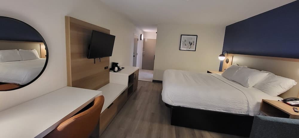 La Quinta Inn & Suites by Wyndham Myrtle Beach property views in Myrtle Beach, SC — gallery photo 3