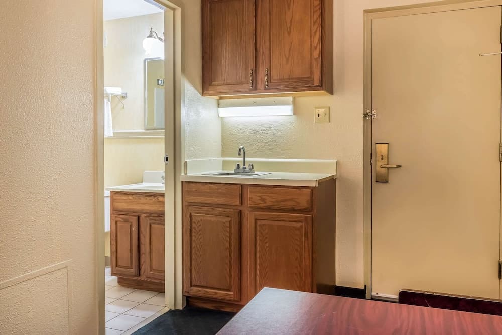 Econo Lodge Reading Airport gallery photo in Reading, PA — image 34