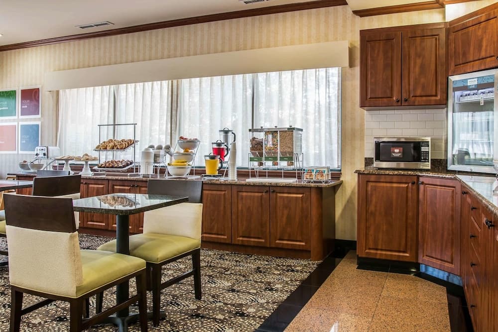 Comfort Suites Canton - Detroit gallery photo in Canton — image 30