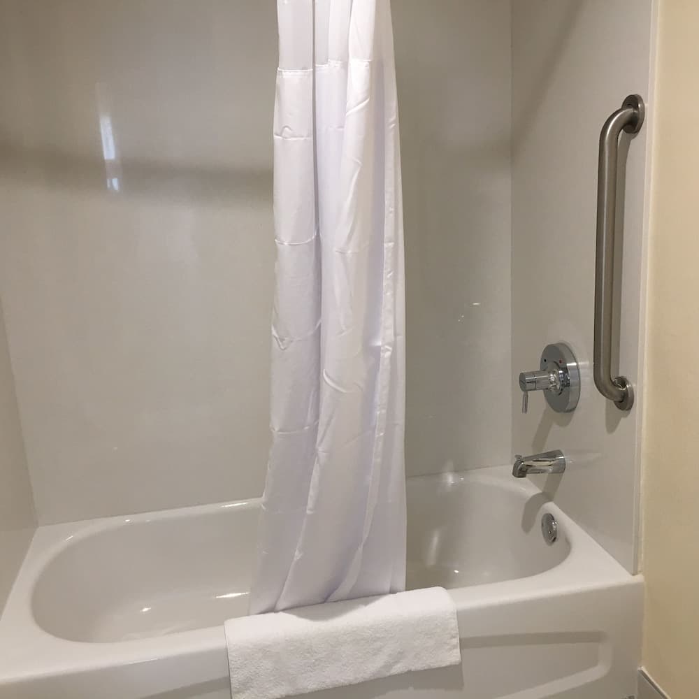 MainStay Suites John Wayne Airport by Choice Hotels gallery photo in Santa Ana, CA — image 32